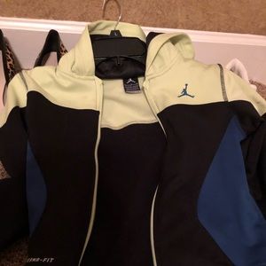 Jackson- Pullover with hoodie